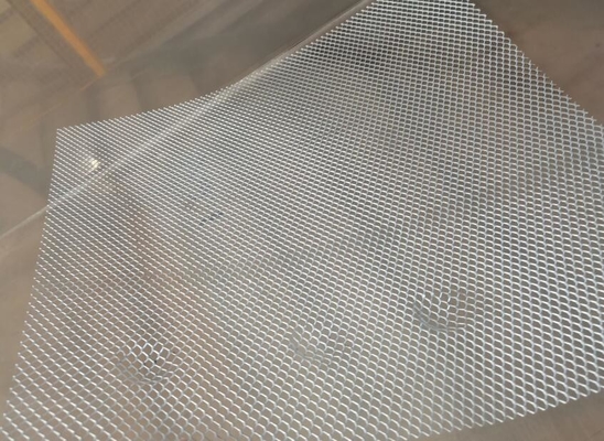 Le aperture stabili hanno espanto l'assicella del metallo per il lavoro interno ed esterno del gesso